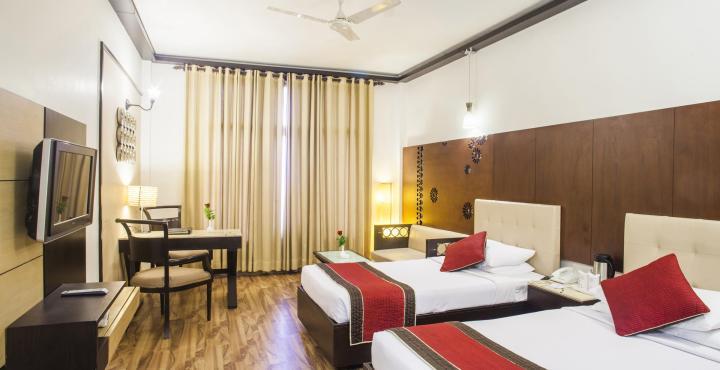 Hotel Maharaja Regency Ludhiana Esterno foto