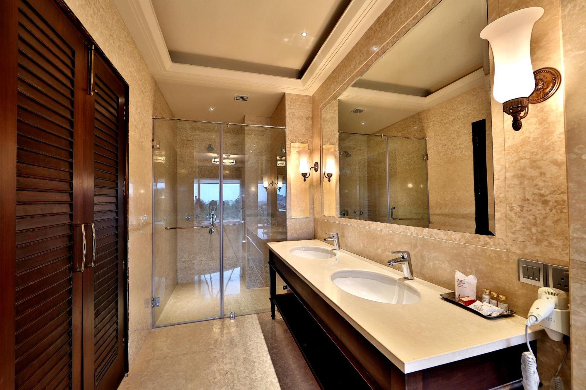 Hotel Maharaja Regency Ludhiana Esterno foto