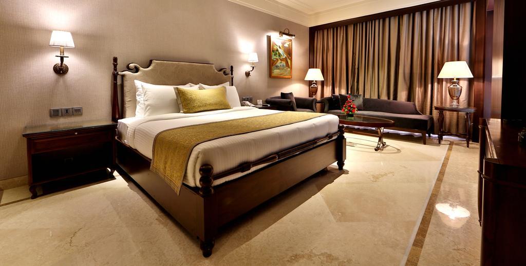 Hotel Maharaja Regency Ludhiana Esterno foto