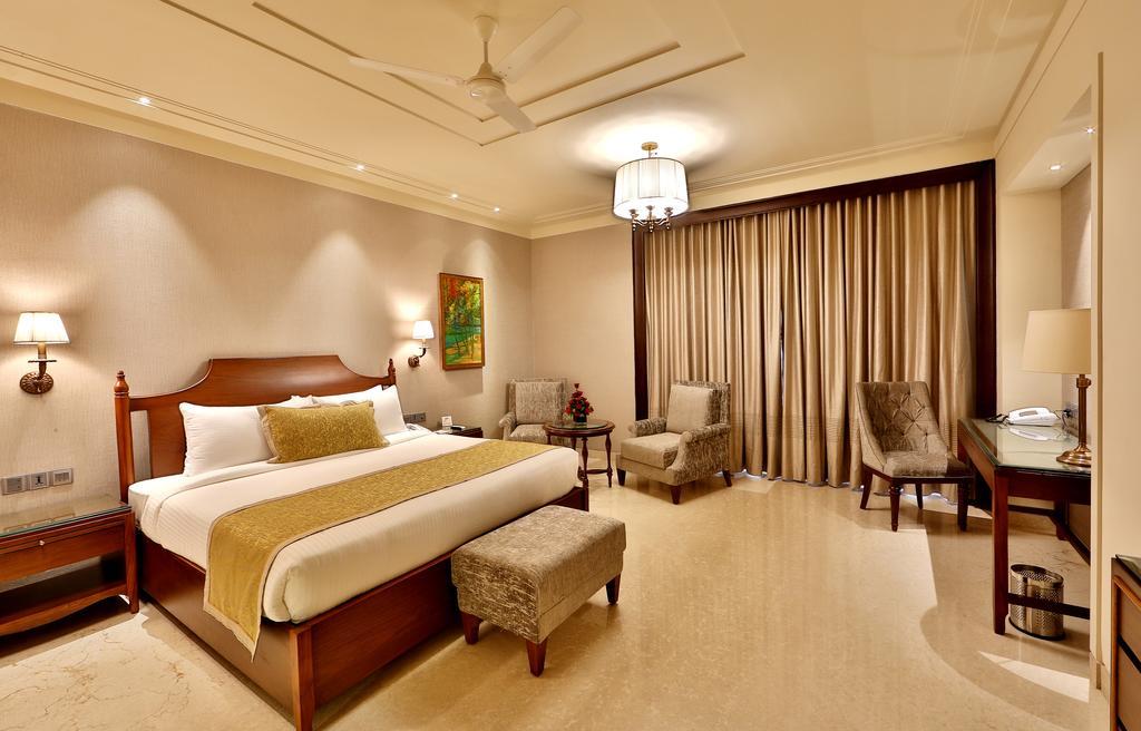 Hotel Maharaja Regency Ludhiana Esterno foto