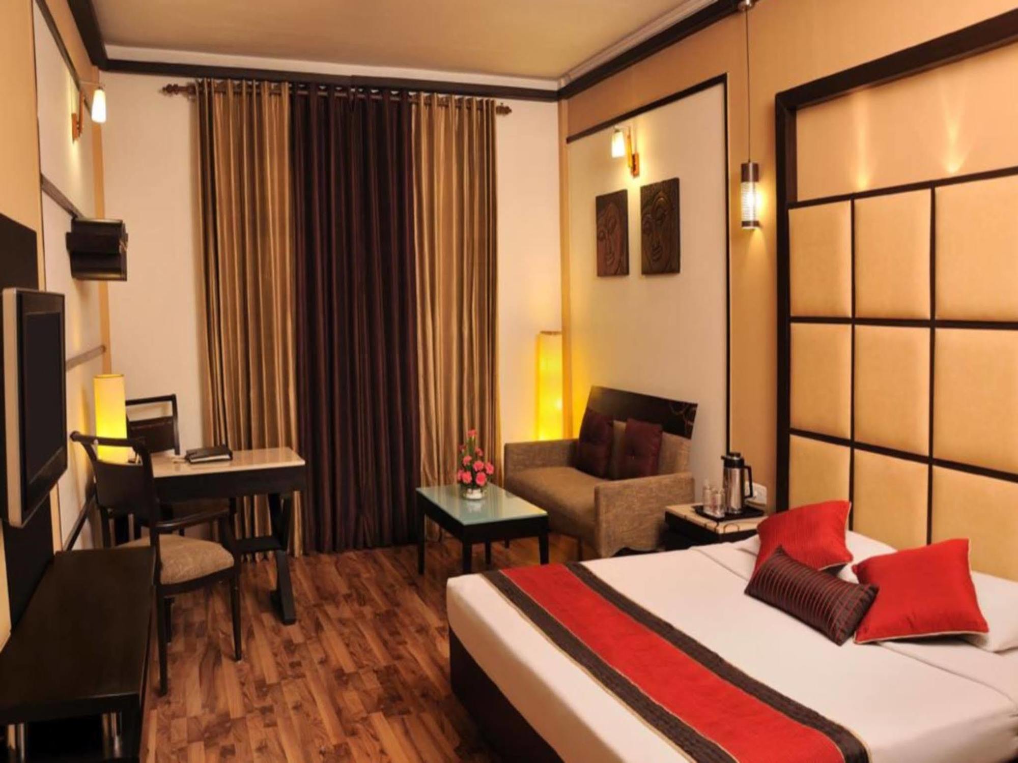 Hotel Maharaja Regency Ludhiana Esterno foto
