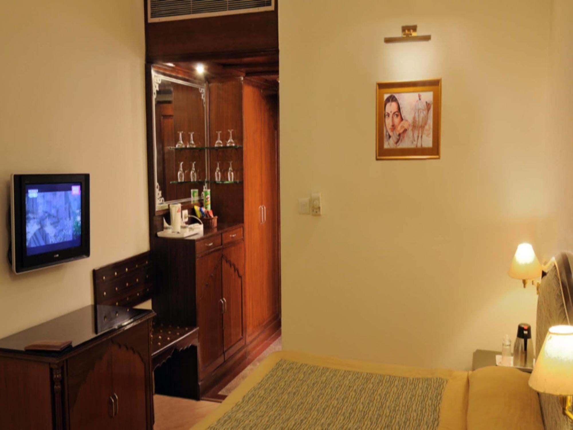 Hotel Maharaja Regency Ludhiana Esterno foto