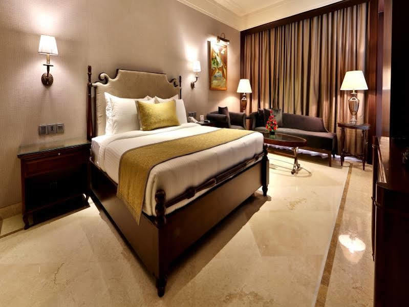 Hotel Maharaja Regency Ludhiana Esterno foto